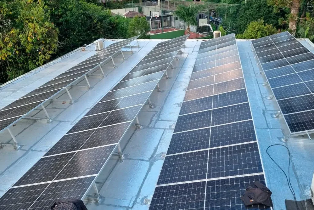 BRDE instala placas solares na agência de Curitiba