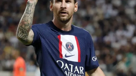 Messi dá adeus ao PSG e é vaiado por torcedores em despedida