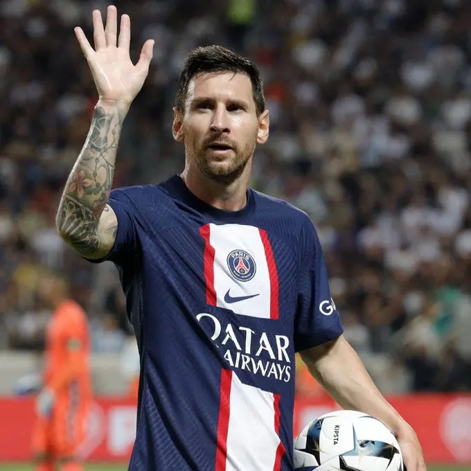 Messi dá adeus ao PSG e é vaiado por torcedores em despedida