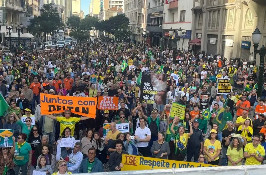 Manifestação a favor de Deltan Dallagnol ocorre em Curitiba
