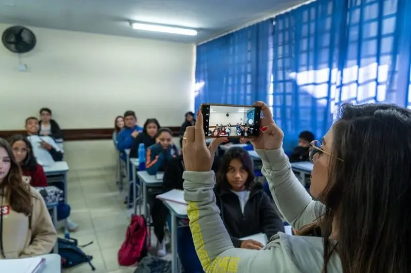 Chamada por reconhecimento facial é utilizada em mais de 1,5 mil escolas do Paraná