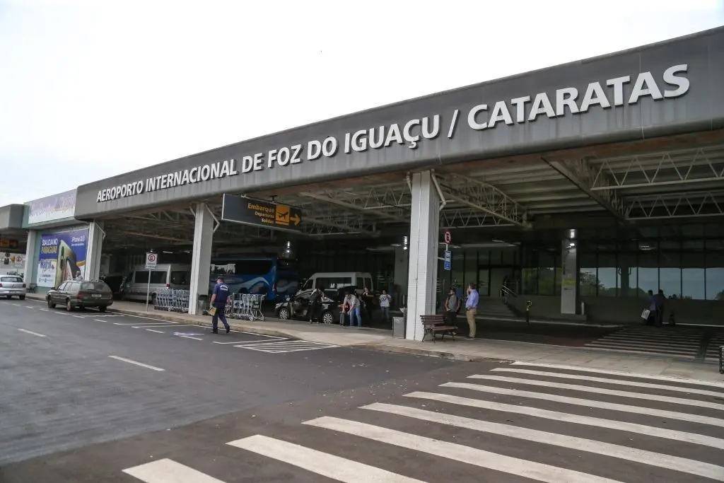 Ameaça de bomba fecha aeroporto de Foz no retorno do feriado