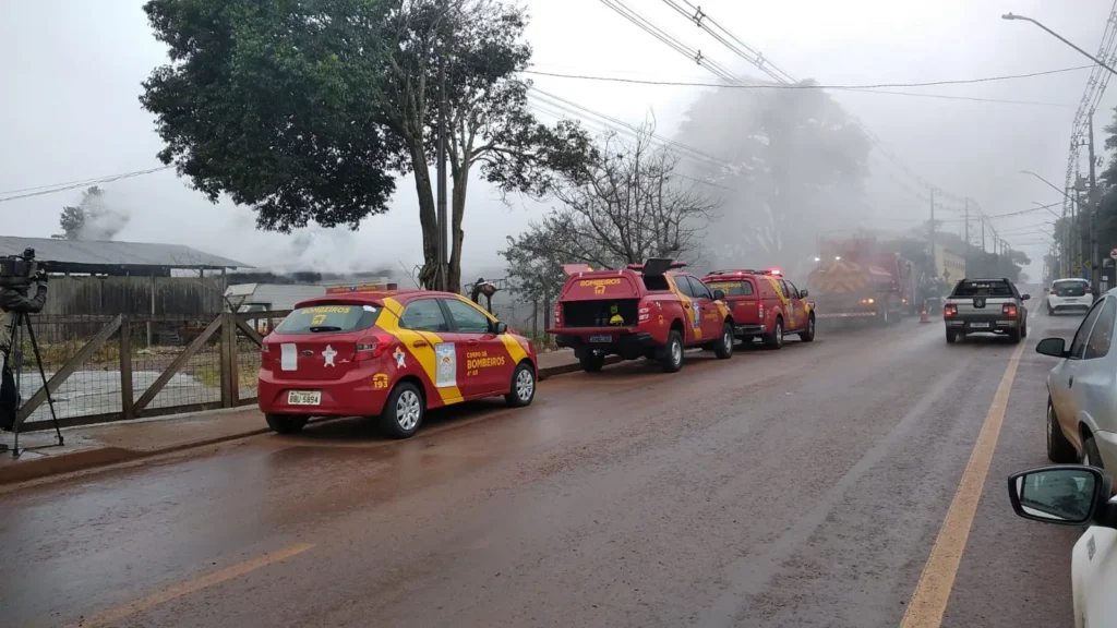Depósito de carvão pega fogo em Cascavel, dizem Bombeiros