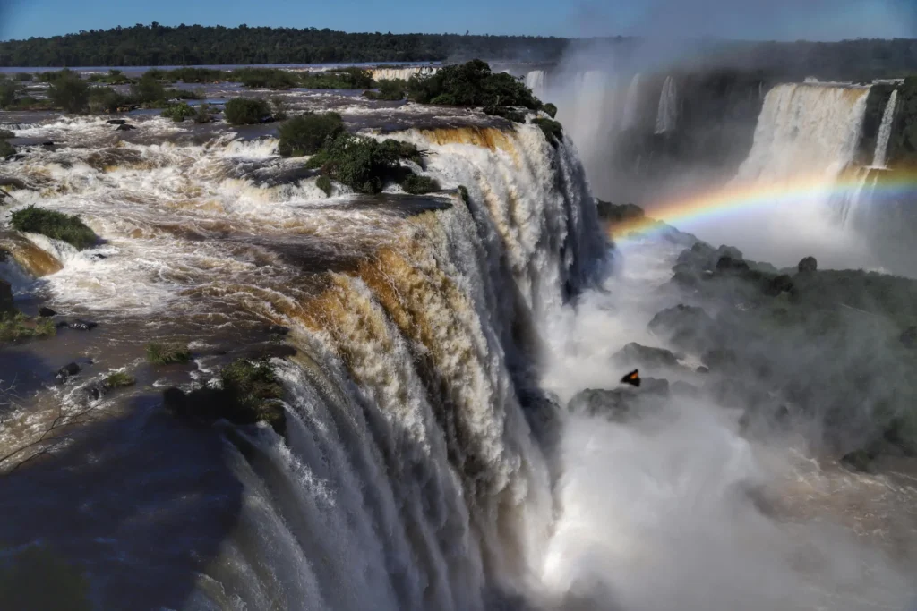 Número de turistas internacionais aumentou 51% no Paraná em 2023