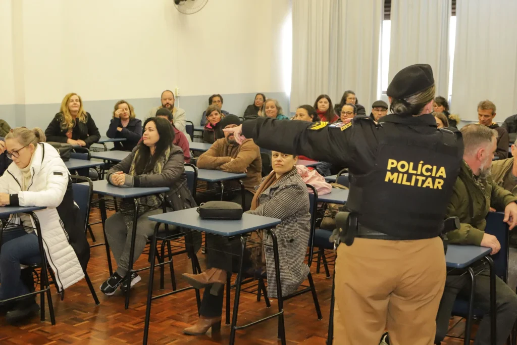 Professores e funcionários de escolas do Paraná participam de simulados de segurança