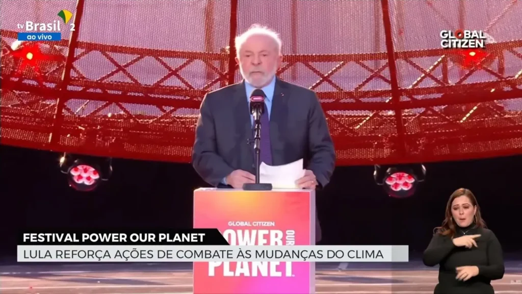 Lula defende latinos e africanos e exalta Amazônia em discurso na França