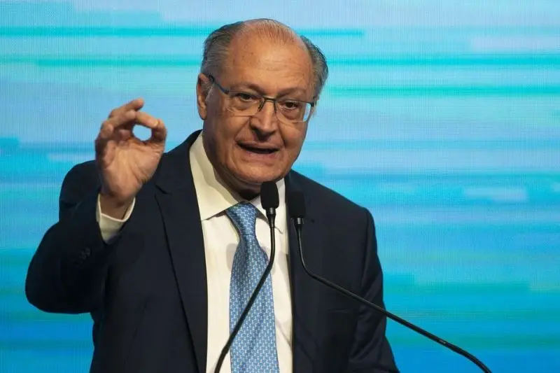 No Paraná, Alckmin anuncia mais R$ 300 milhões em incentivos para carro popular