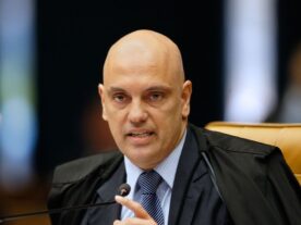 PF faz buscas na casa de acusados de hostilizar Alexandre de Moraes