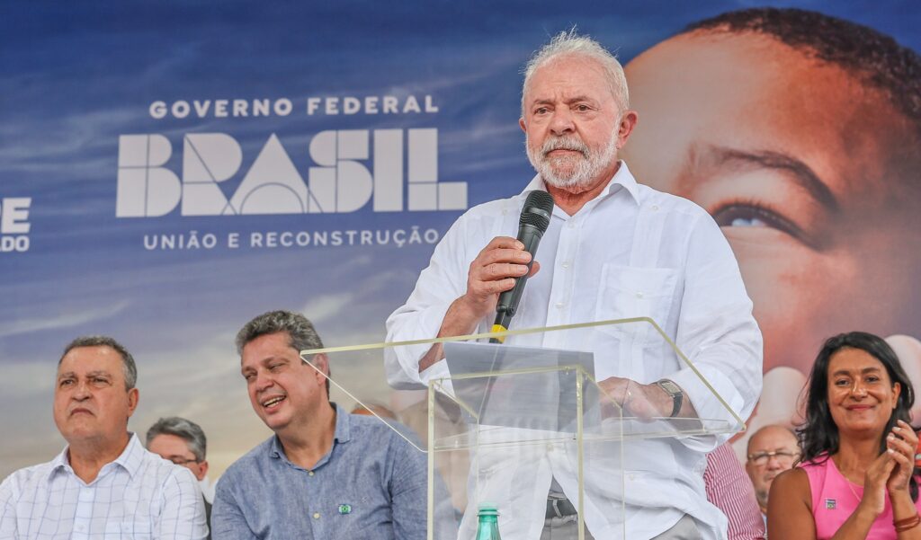 Lula anuncia retomada das obras da Unila e investimentos no Paraná