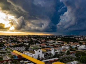 Ciclone extratropical traz rajadas fortes de vento ao Paraná