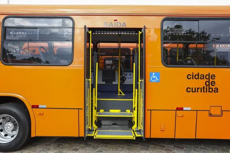 Nova linha de ônibus entra em operação hoje, em Curitiba; confira