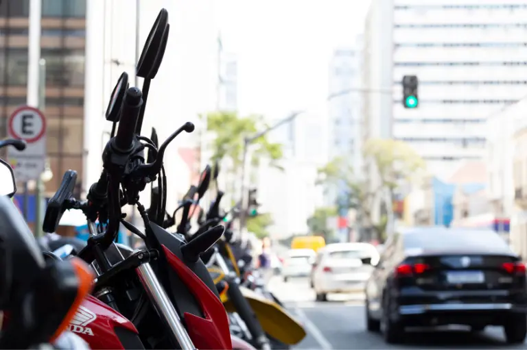 Prefeitura trava regulamentação de mototaxis em Curitiba