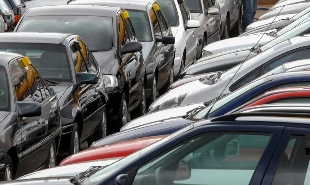 Venda de carros novos cresce mais de 12% no primeiro semestre no Brasil