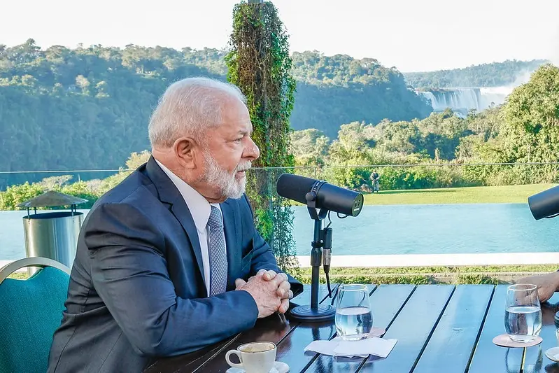 No Paraná, Lula chama Bolsonaro de titica
