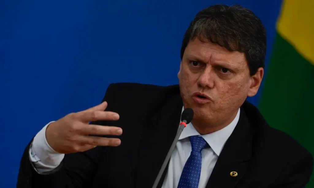 Sempre serei leal a Bolsonaro, diz Tarcísio após desentendimento
