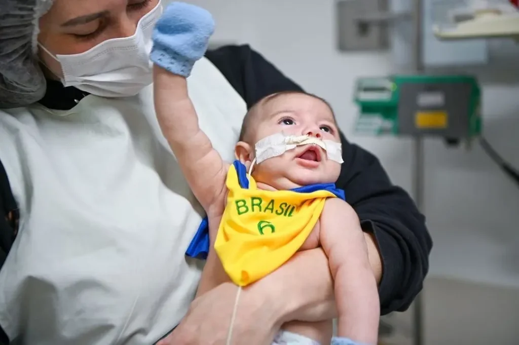 Bebês na UTI do Hospital Pequeno Príncipe ganham uniforme para a Copa do Mundo Feminina