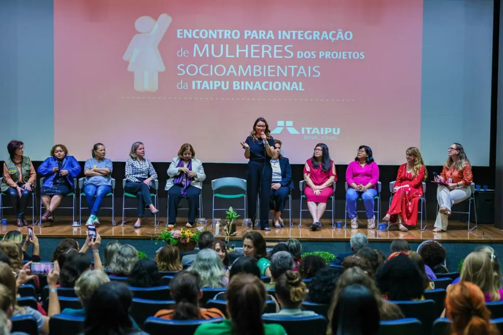 “Não é mais possível mulheres sofrerem violência política”, diz Janja, em evento no Paraná