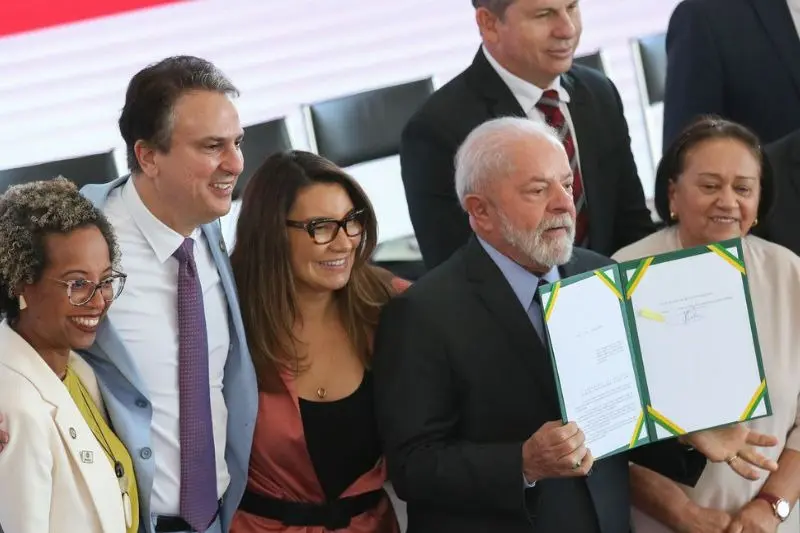 “Não se pode falar em meritocracia com educação desigual”, diz Lula
