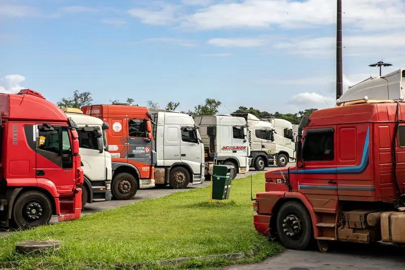Porto de Paranaguá bate recorde com quase 2,5 mil caminhões em 24 horas