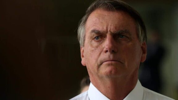 TSE multa Jair Bolsonaro por fake news sobre ‘kit gay’