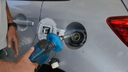 Preço da gasolina sobe R$ 0,12 por litro nos postos após reajuste