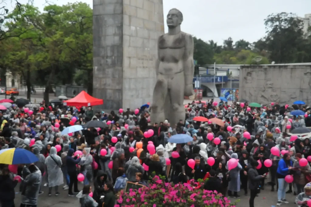 Professores municipais de Curitiba iniciam greve nesta terça
