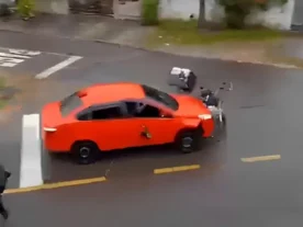 Motorista atropela moto duas vezes após briga de trânsito, em Curitiba; assista