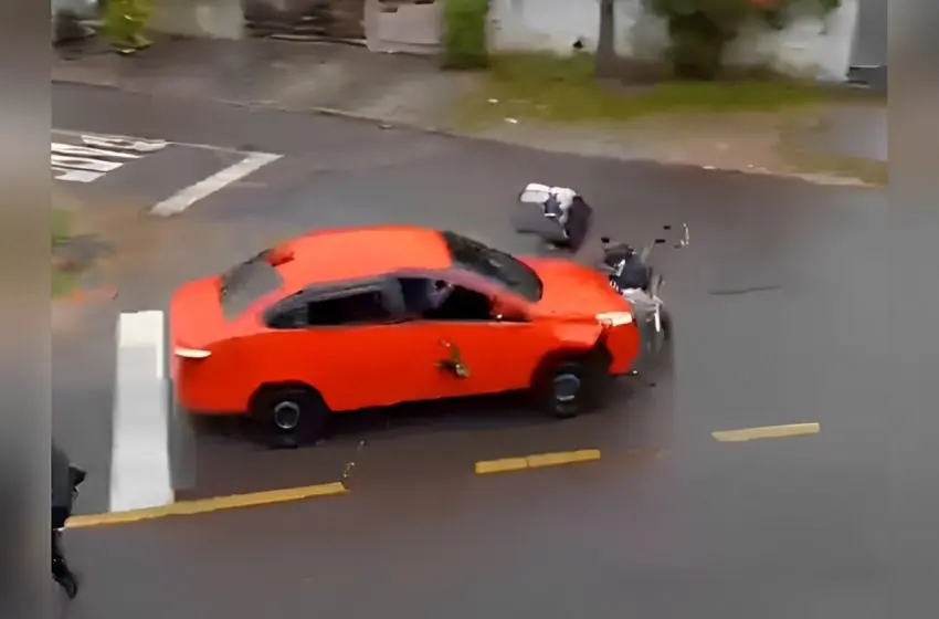 Motorista atropela moto duas vezes após briga de trânsito, em Curitiba; assista