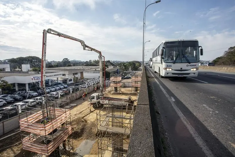 Obras no viaduto do Tarumã avançam em Curitiba com concretagem dos pilares