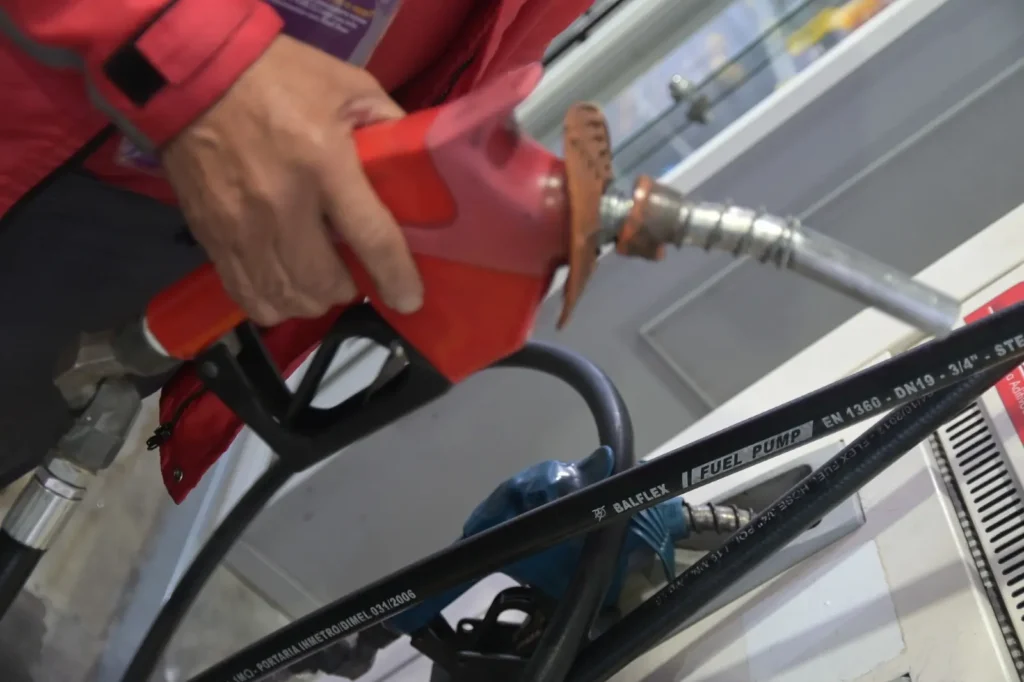 Alta nos combustíveis: motoristas do Paraná já sentem no bolso novo reajuste
