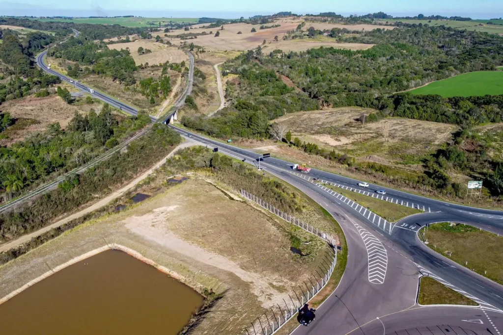 Leilão dos lotes de concessões das rodovias do Paraná devem gerar 395 mil empregos
