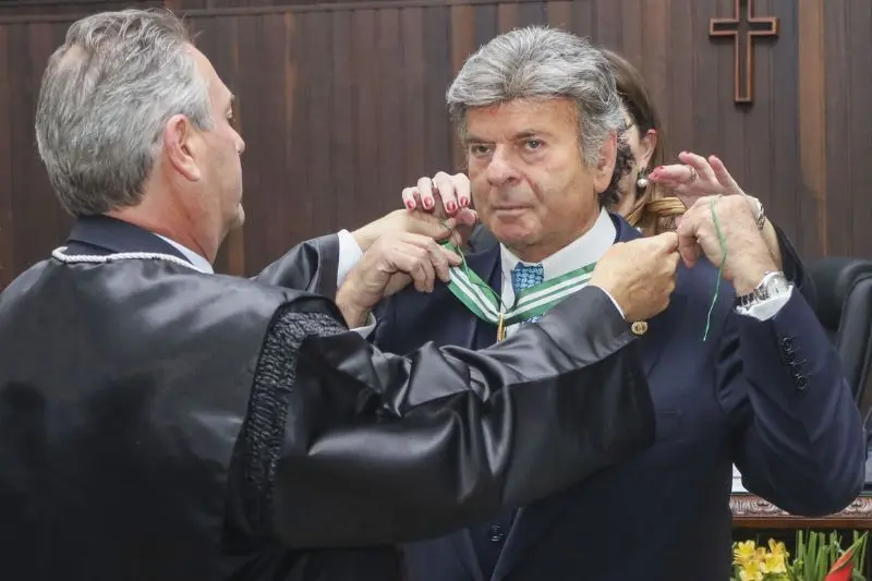 Luiz Fux recebe homenagem do Tribunal de Justiça do Paraná