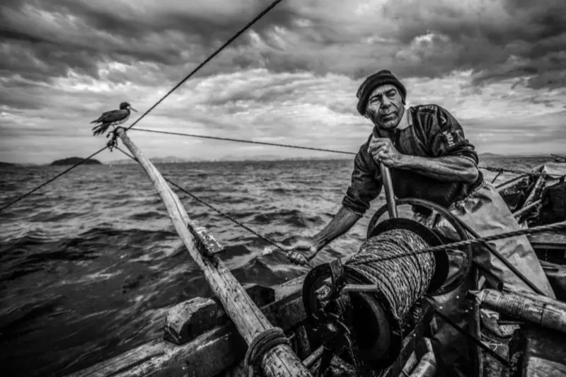 Fotógrafo curitibano lança exposição sobre pescadores artesanais