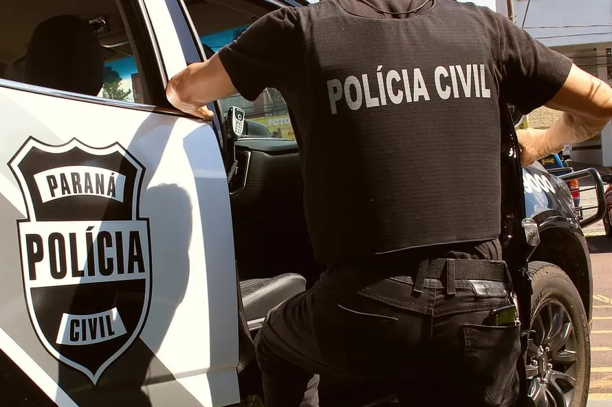 Homem foragido, condenado por roubo e corrupção de menores, é preso no Paraná