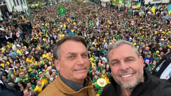 CCJ aprova projeto que concede título de cidadão honorário do Paraná para Bolsonaro