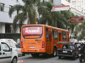 Vereadores já podem votar nova regra de publicidade nos ônibus de Curitiba