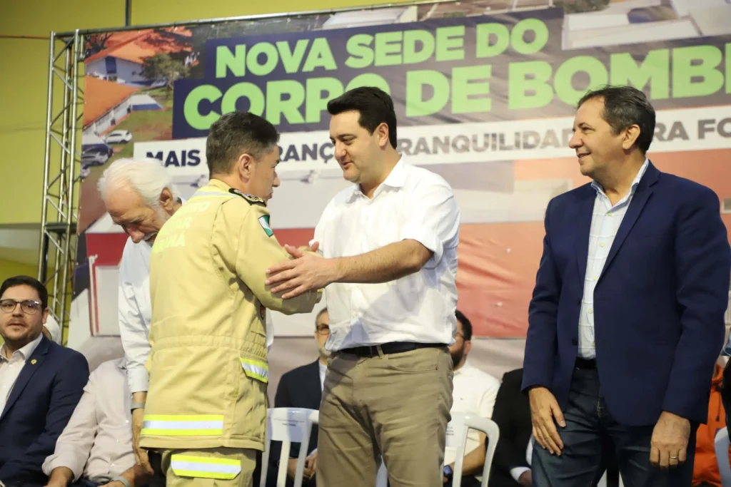Ratinho Junior inaugura maior sede do Corpo de Bombeiros do Paraná, em Foz do Iguaçu