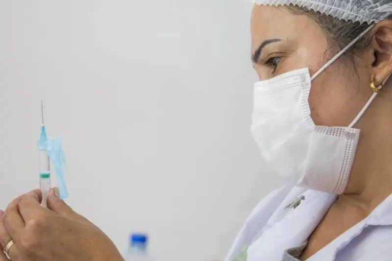 Com doses escassas, Curitiba concentra vacinação anticovid em 10 unidades