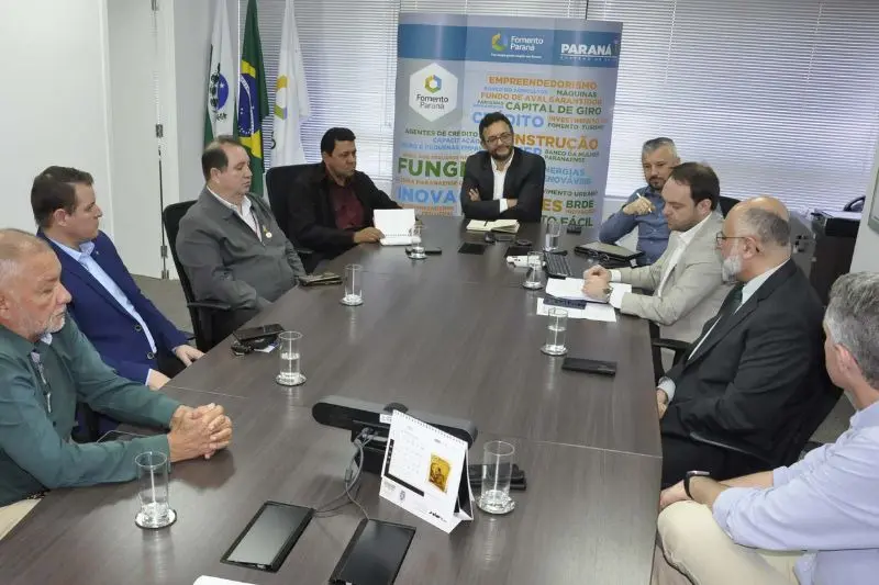 Taxistas debatem linhas de crédito com Fomento Paraná e Compagas
