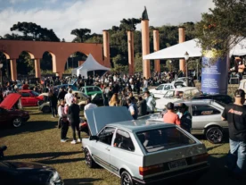 Exposição de carros clássicos movimenta Curitiba no feriadão