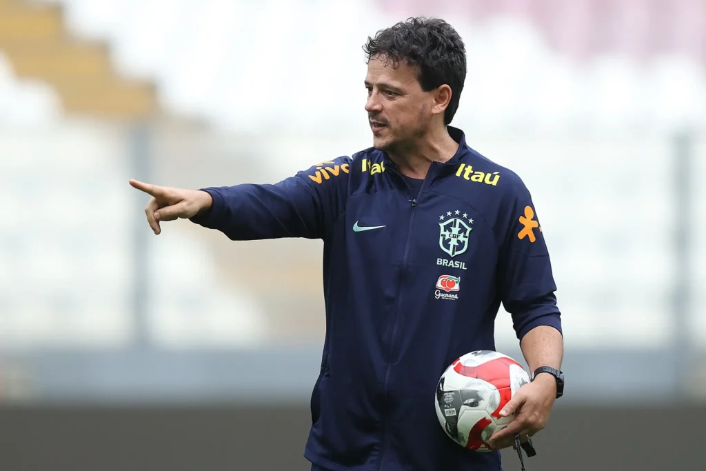 Diniz diz estar satisfeito com primeiros jogos na seleção brasileira