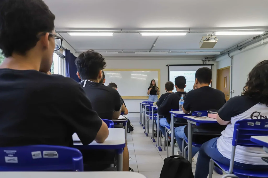 Unicentro abre concurso para contratar 91 professores