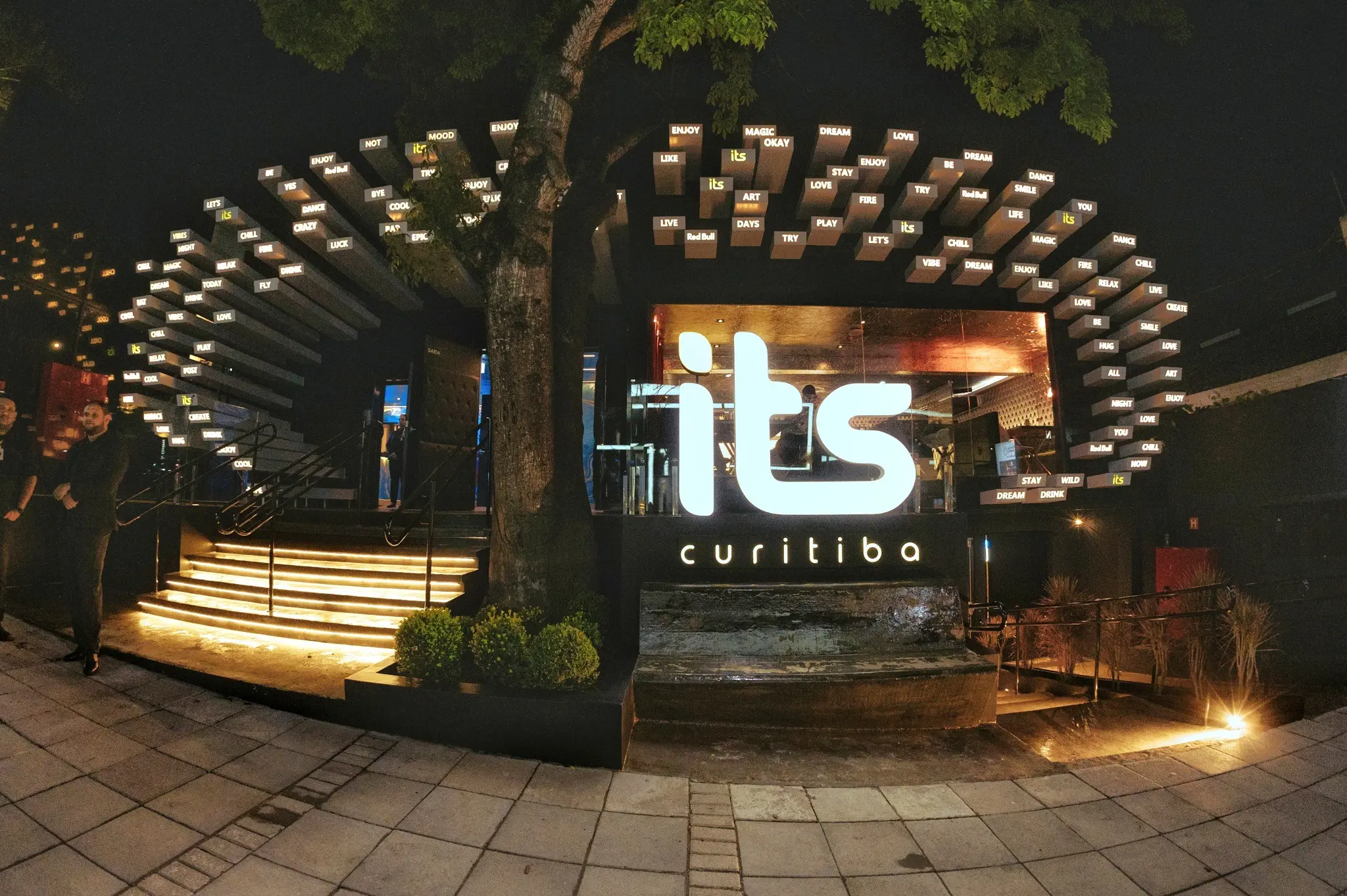 Música, gastronomia e conforto. Conheça a mais nova balada de Curitiba