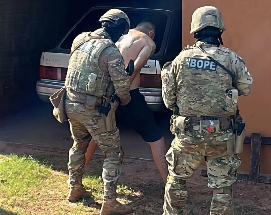 Homem é preso após fazer duas pessoas reféns por quase 12 horas no Paraná