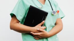 Servidores da enfermagem podem mudar de cargo em Curitiba