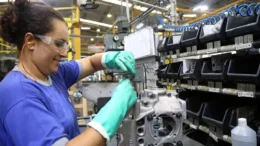 Produção industrial cai 0,6% em julho, aponta IBGE
