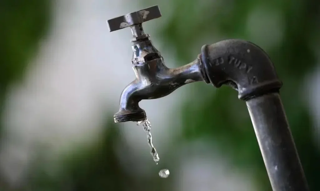 Bairros de Curitiba têm abastecimento de água afetado pelas chuvas; veja quais