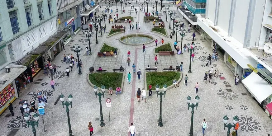Comércio de Curitiba flexibiliza horário em dezembro