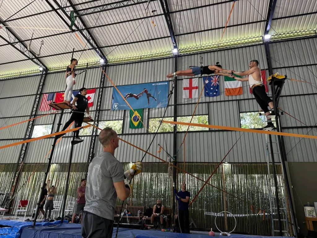 Artistas se reúnem na Grande Curitiba para treinamento com Cirque du Soleil