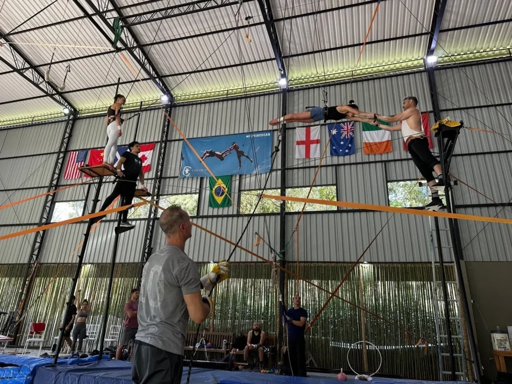 Artistas se reúnem na região de Curitiba para treinamento com o Cirque du Soleil
